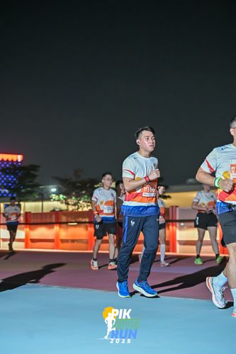 Race photo from PIK NITE RUN 2025