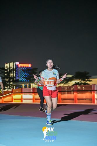 Race photo from PIK NITE RUN 2025
