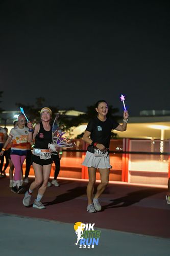 Race photo from PIK NITE RUN 2025