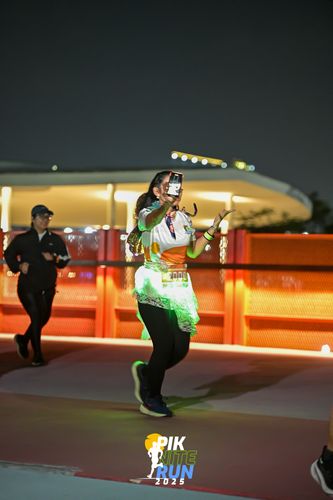 Race photo from PIK NITE RUN 2025