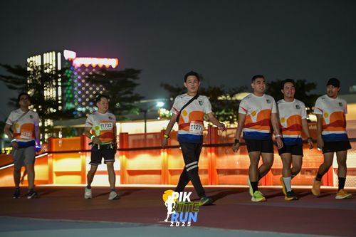 Race photo from PIK NITE RUN 2025