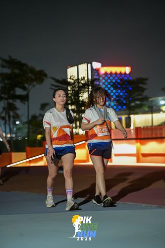 Race photo from PIK NITE RUN 2025