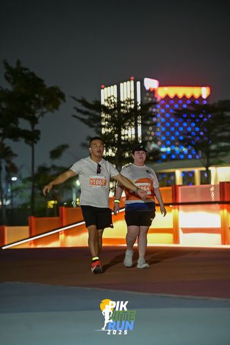 Race photo from PIK NITE RUN 2025