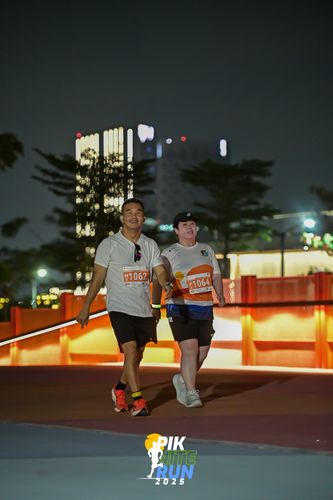 Race photo from PIK NITE RUN 2025