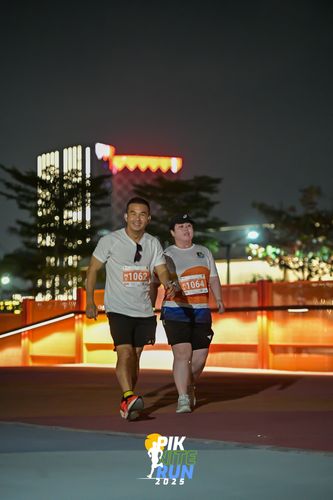 Race photo from PIK NITE RUN 2025