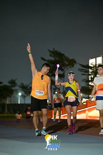 Race photo from PIK NITE RUN 2025