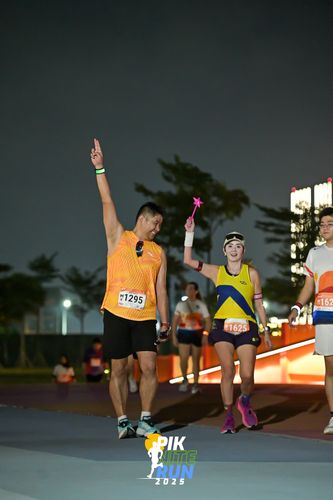 Race photo from PIK NITE RUN 2025
