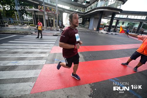 Race photo from Nu Skin Run 10K