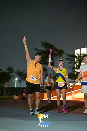 Race photo from PIK NITE RUN 2025