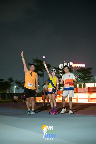 Race photo from PIK NITE RUN 2025