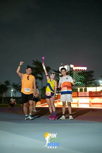 Race photo from PIK NITE RUN 2025
