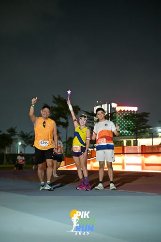 Race photo from PIK NITE RUN 2025