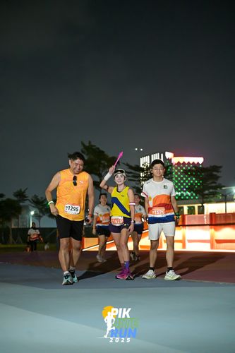 Race photo from PIK NITE RUN 2025