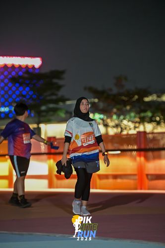 Race photo from PIK NITE RUN 2025