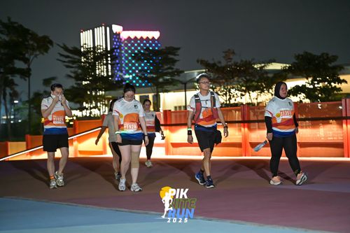 Race photo from PIK NITE RUN 2025