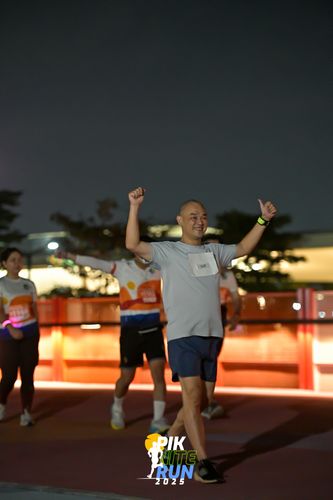 Race photo from PIK NITE RUN 2025