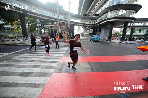 Race photo from Nu Skin Run 10K