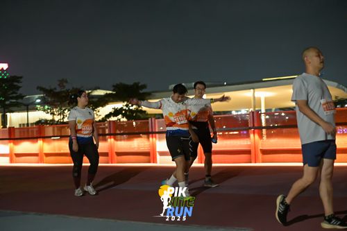 Race photo from PIK NITE RUN 2025