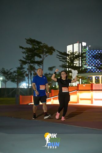 Race photo from PIK NITE RUN 2025