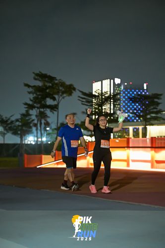 Race photo from PIK NITE RUN 2025