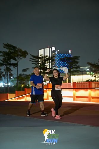 Race photo from PIK NITE RUN 2025