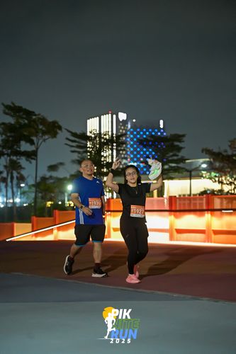 Race photo from PIK NITE RUN 2025
