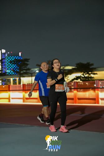 Race photo from PIK NITE RUN 2025
