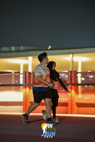 Race photo from PIK NITE RUN 2025