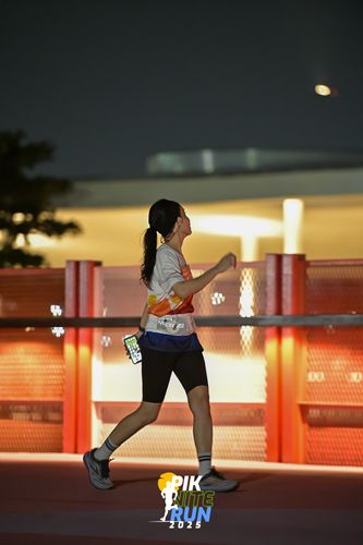 Race photo from PIK NITE RUN 2025