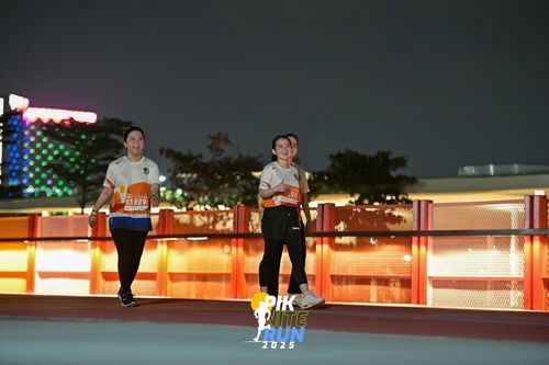 Race photo from PIK NITE RUN 2025