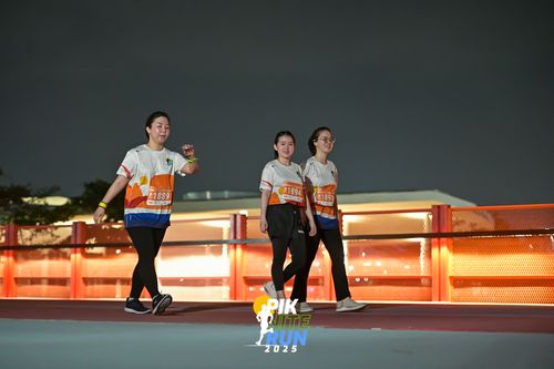 Race photo from PIK NITE RUN 2025