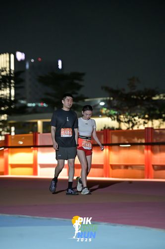 Race photo from PIK NITE RUN 2025