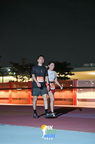 Race photo from PIK NITE RUN 2025