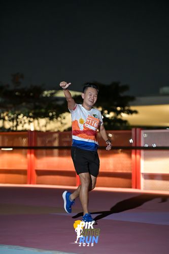 Race photo from PIK NITE RUN 2025
