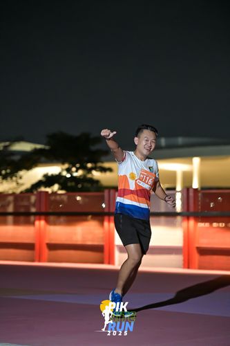 Race photo from PIK NITE RUN 2025