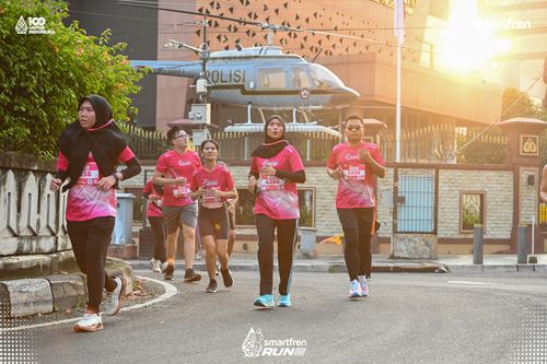 Race photo from Smartfren Run 2025 