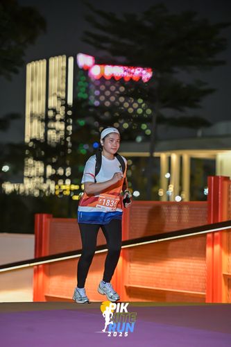 Race photo from PIK NITE RUN 2025