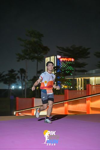 Race photo from PIK NITE RUN 2025