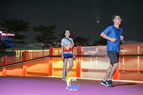 Race photo from PIK NITE RUN 2025