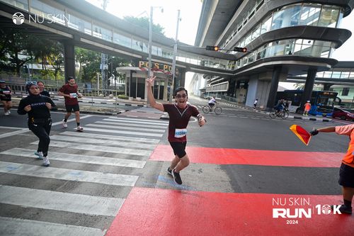 Race photo from Nu Skin Run 10K