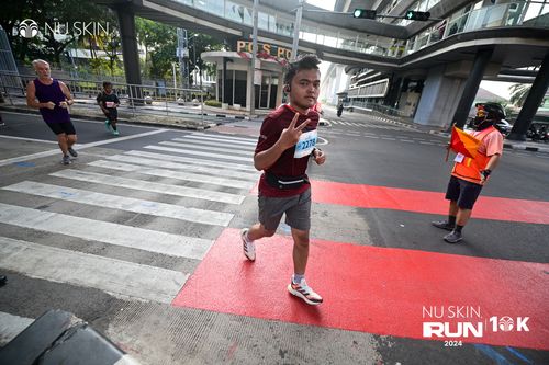 Race photo from Nu Skin Run 10K