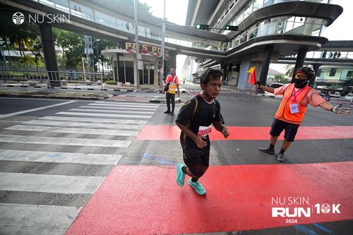 Race photo from Nu Skin Run 10K