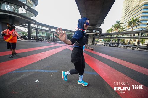 Race photo from Nu Skin Run 10K