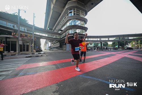 Race photo from Nu Skin Run 10K