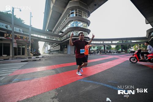 Race photo from Nu Skin Run 10K