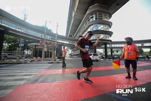 Race photo from Nu Skin Run 10K