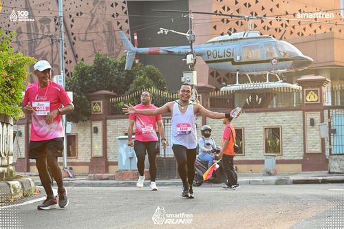Race photo from Smartfren Run 2025 