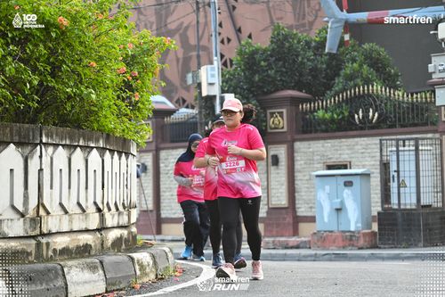 Race photo from Smartfren Run 2025 