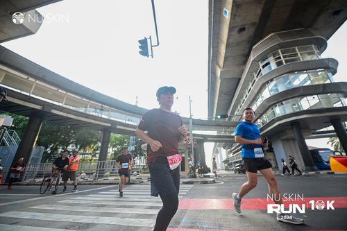 Race photo from Nu Skin Run 10K