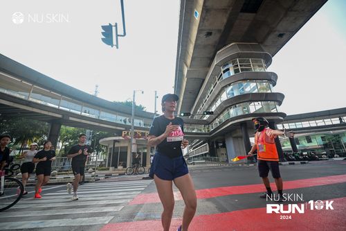 Race photo from Nu Skin Run 10K